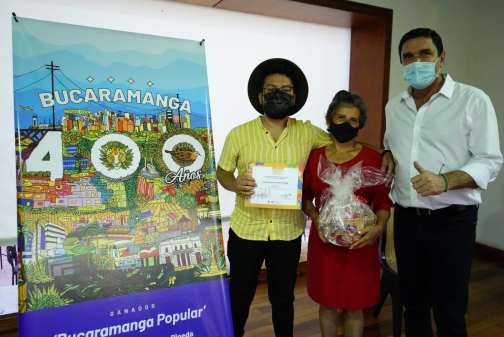 Ed Camacho, su mamá, el alcalde y el afiche de los 400 años de Bucaramanga