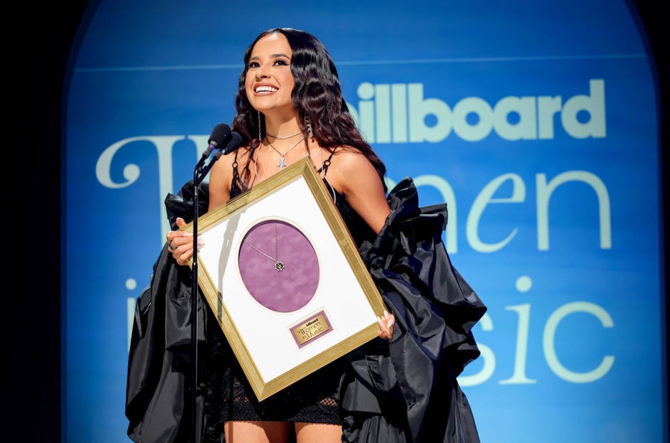 Becky G Billboard Woman in Music Awards 2023 - Revista Enredarte