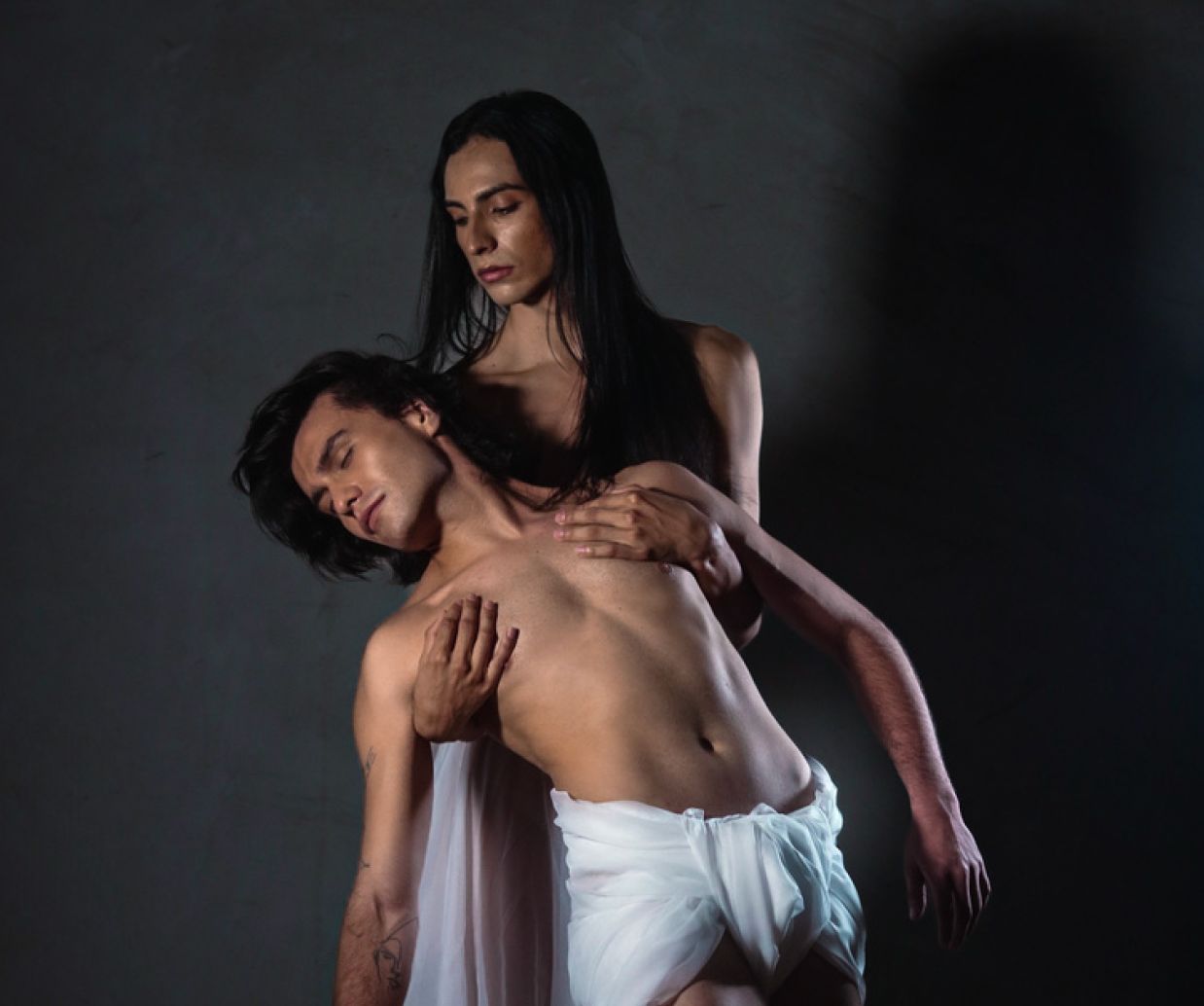 “La muerte de Santiago Nasar”: la obra de danza/teatro inspirada en “Crónica de una muerte anunciada” – Revista Enredarte